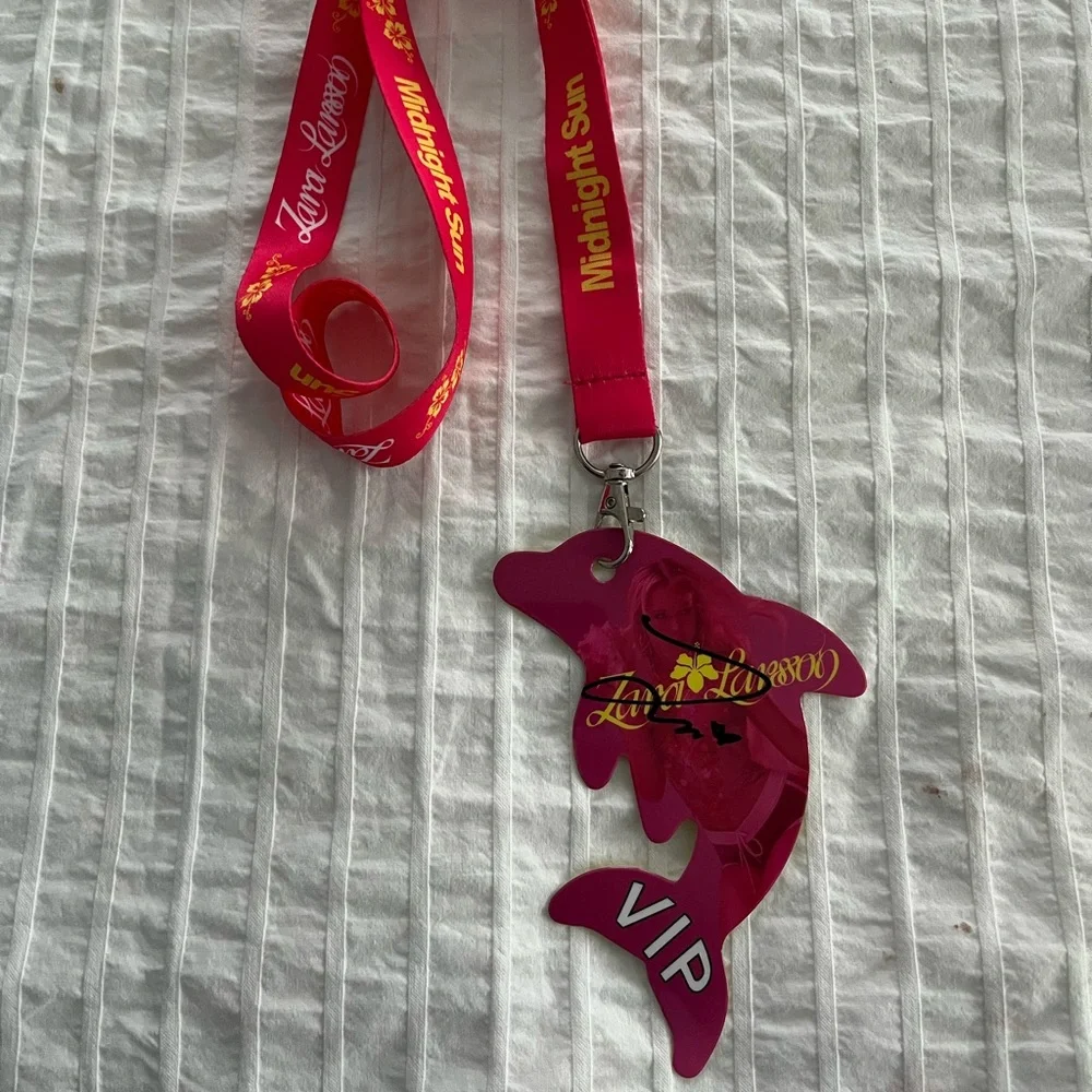 Zara Larsson Midnight Sun Tour VIP Signed Lanyard - Picture 2 of 2